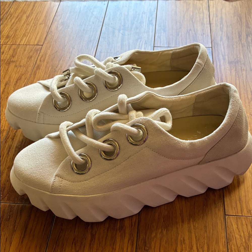Stylish Women's White Canvas Athletic Shoes